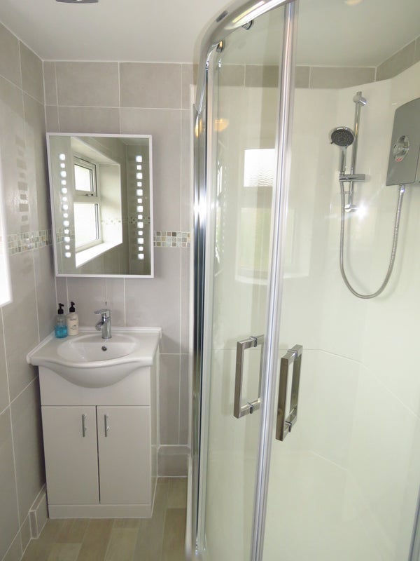 Room Arlescote Road in Metropolitan Borough of Solihull