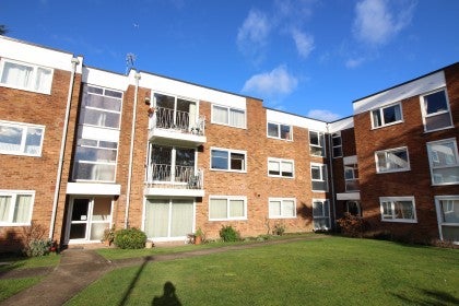Flat Eastbury Road in Watford