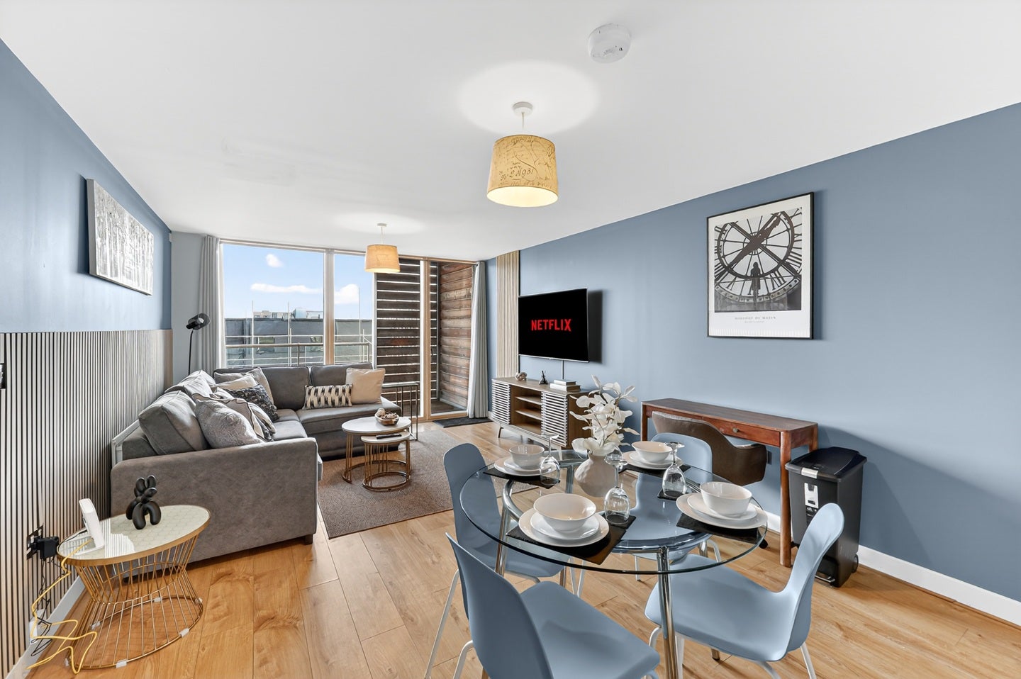 Flat Avebury Boulevard in Milton Keynes