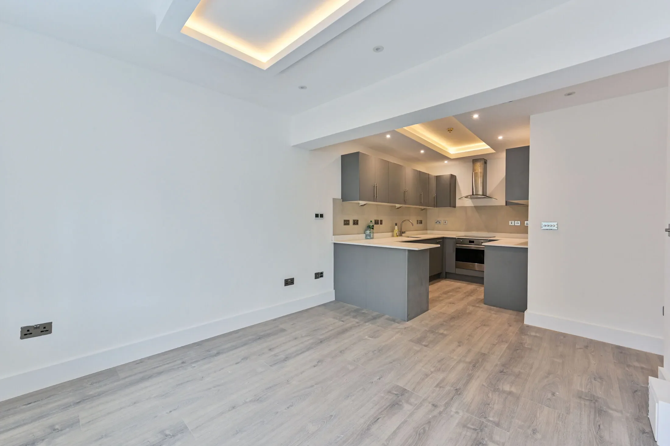 Flat Waterford Road in Greater London