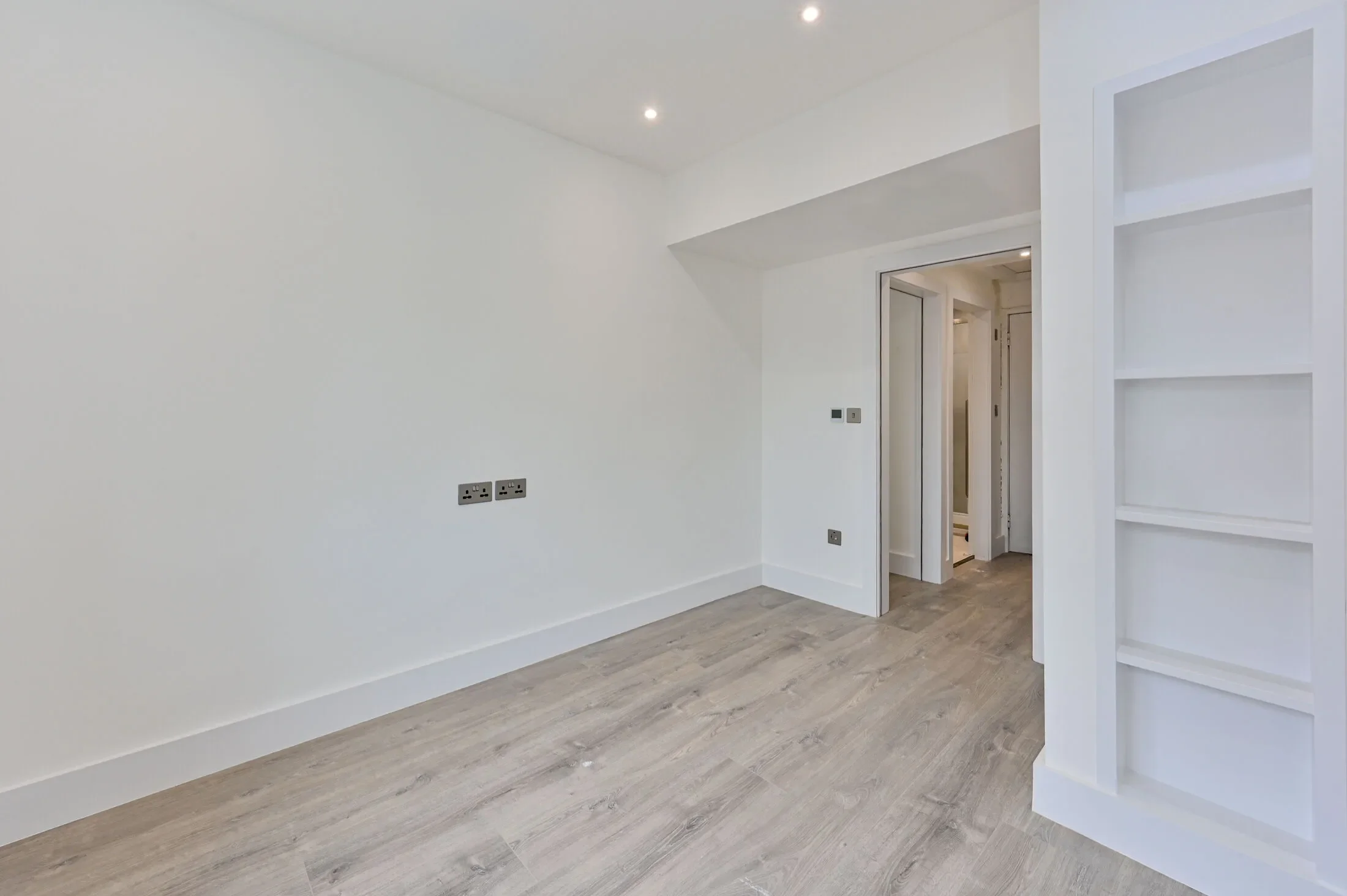 Flat Waterford Road in Greater London