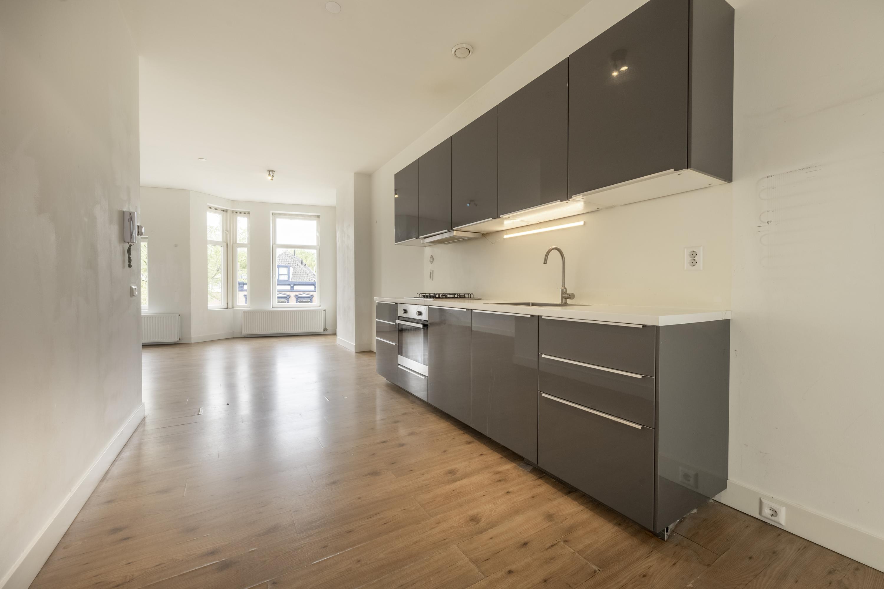 Appartement te koop: Oudedijk 143A-02, Rotterdam