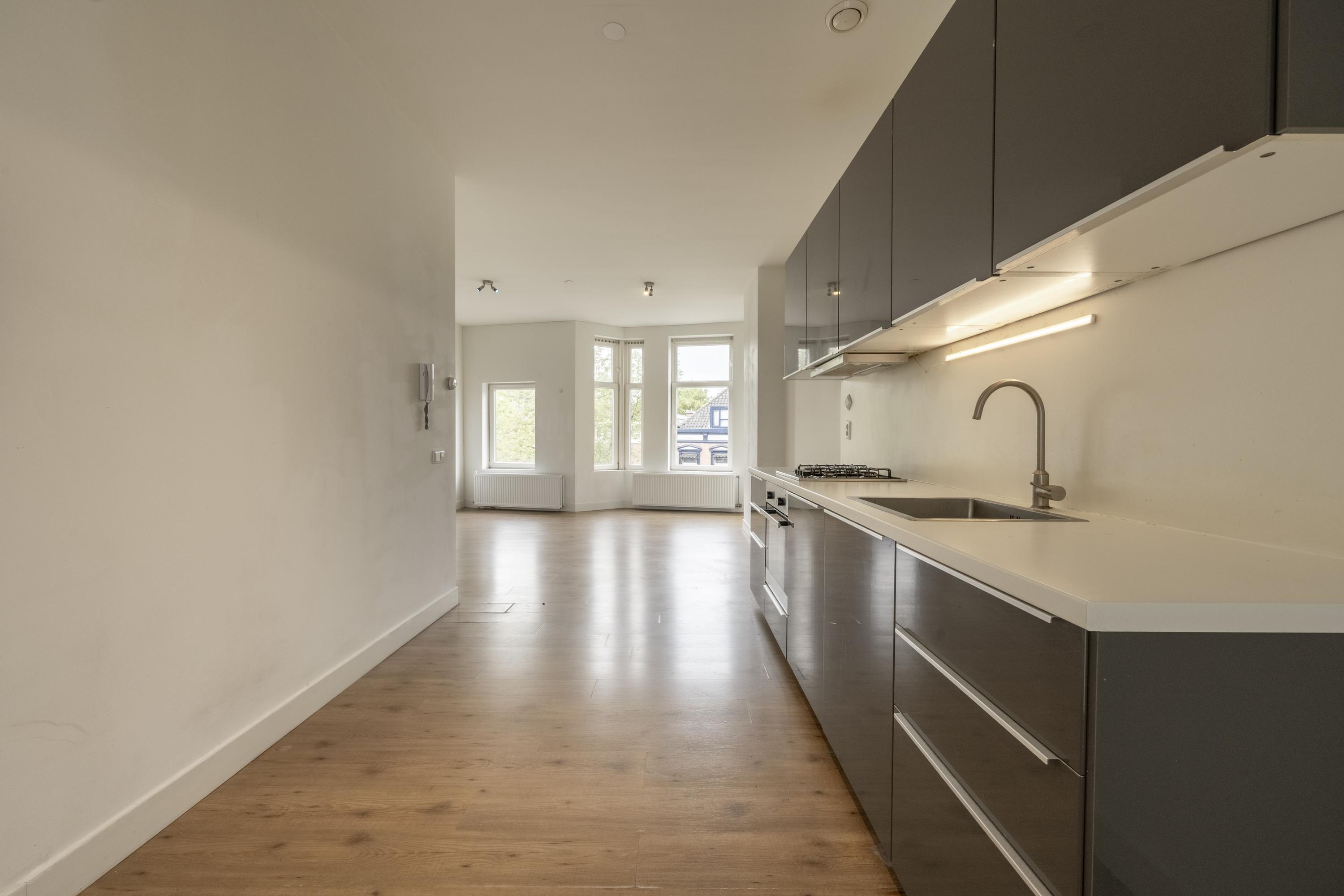 Appartement te koop: Oudedijk 143A-02, Rotterdam