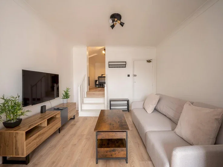 Flat Waddon Road in Greater London