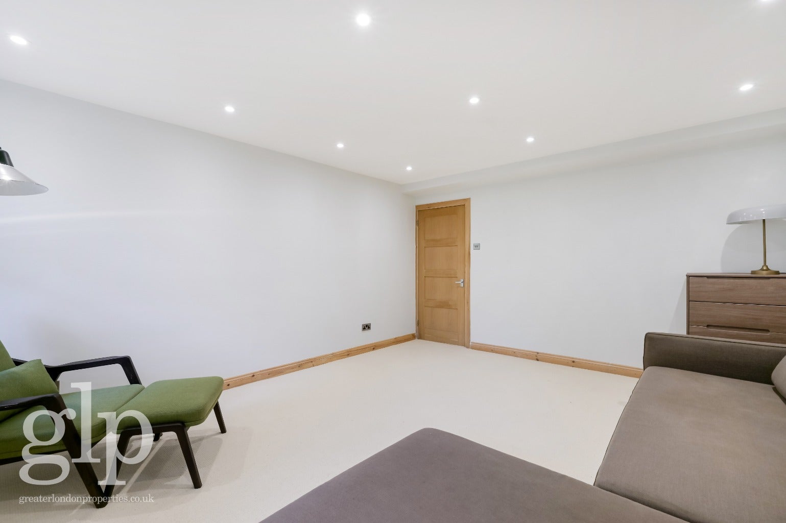 Flat Alleyn Court in City of Westminster
