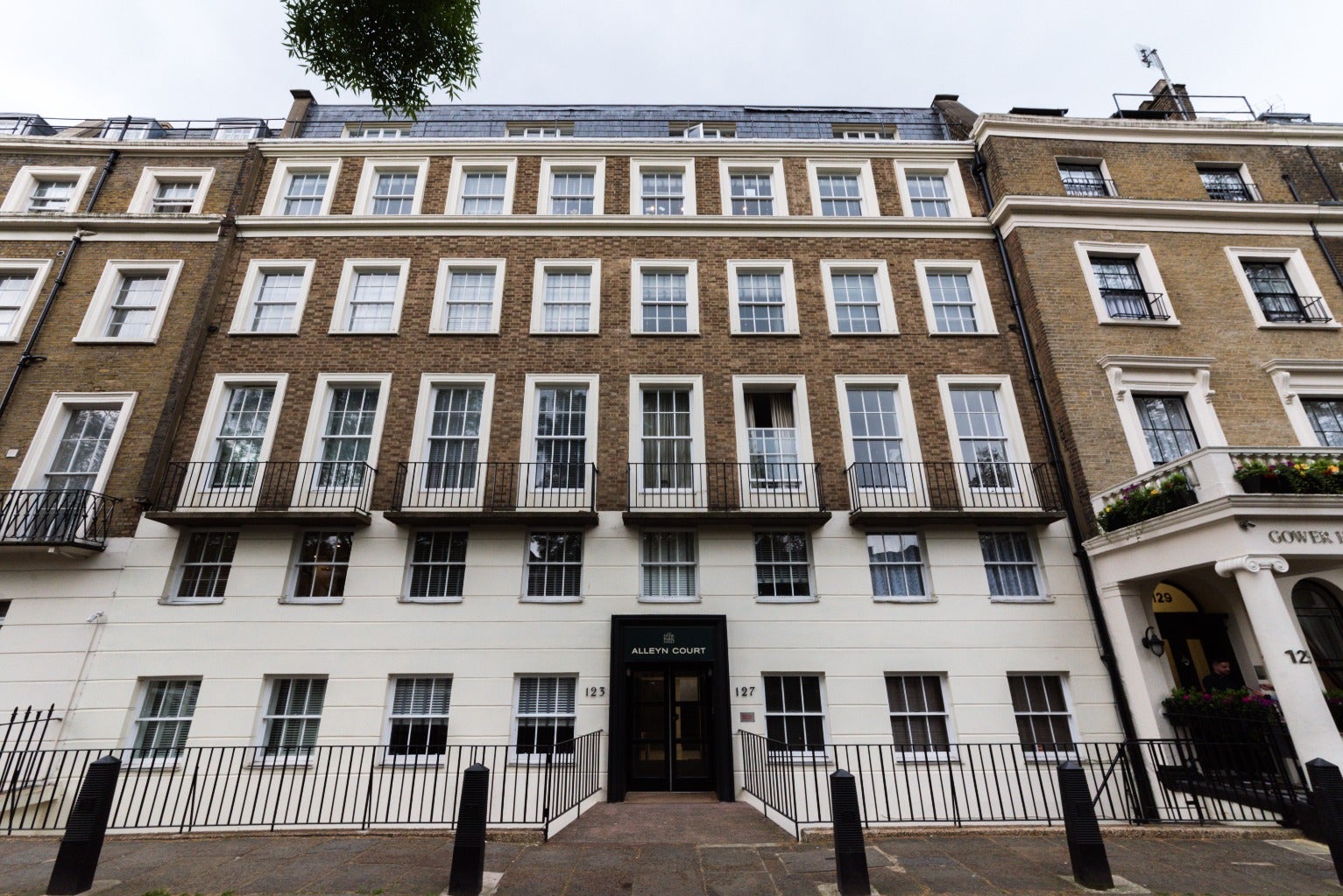 Flat Alleyn Court in City of Westminster