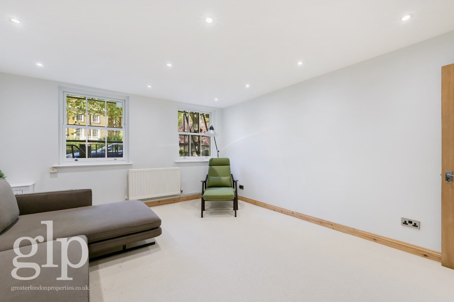 Flat Alleyn Court in City of Westminster