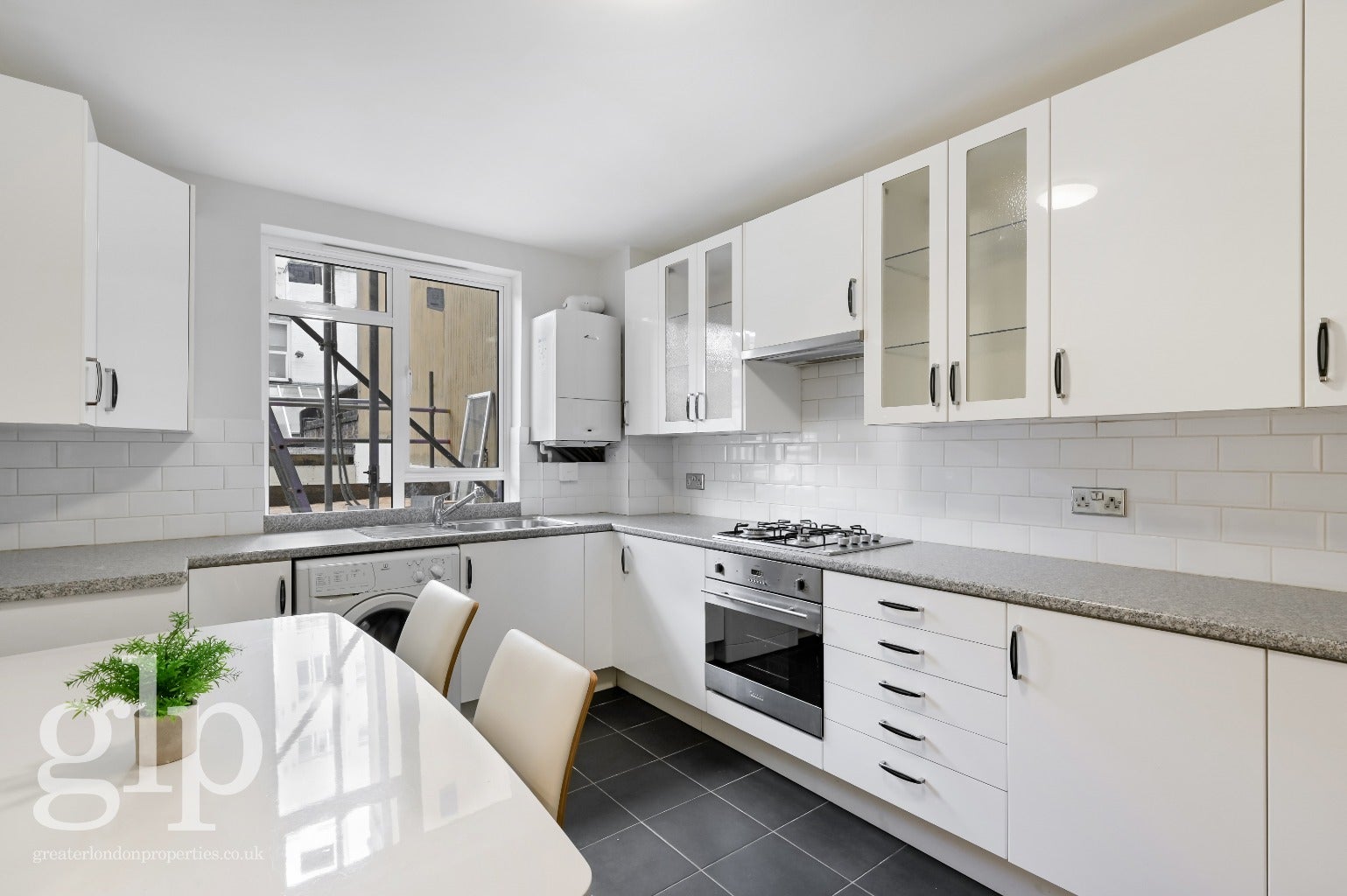 Flat Alleyn Court in City of Westminster