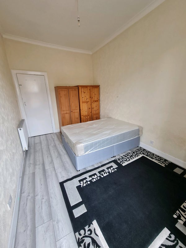 Room Whitehill Gardens in Glasgow