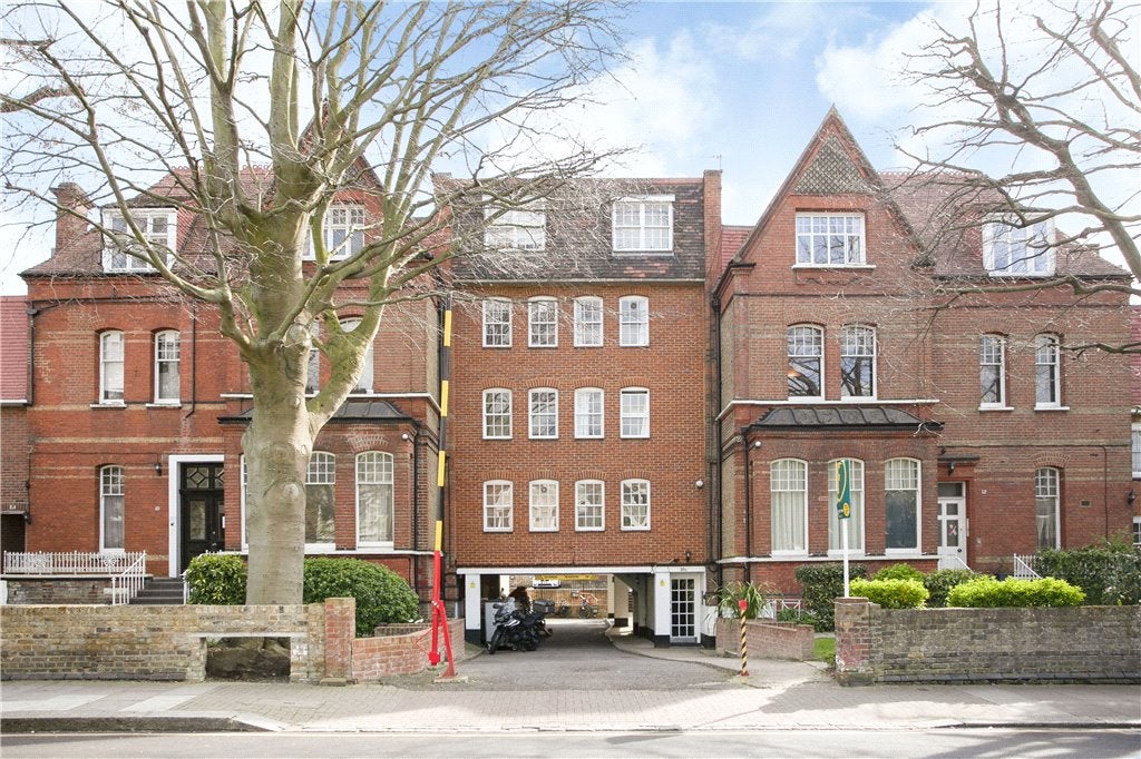 Flat Cambalt Road in Greater London