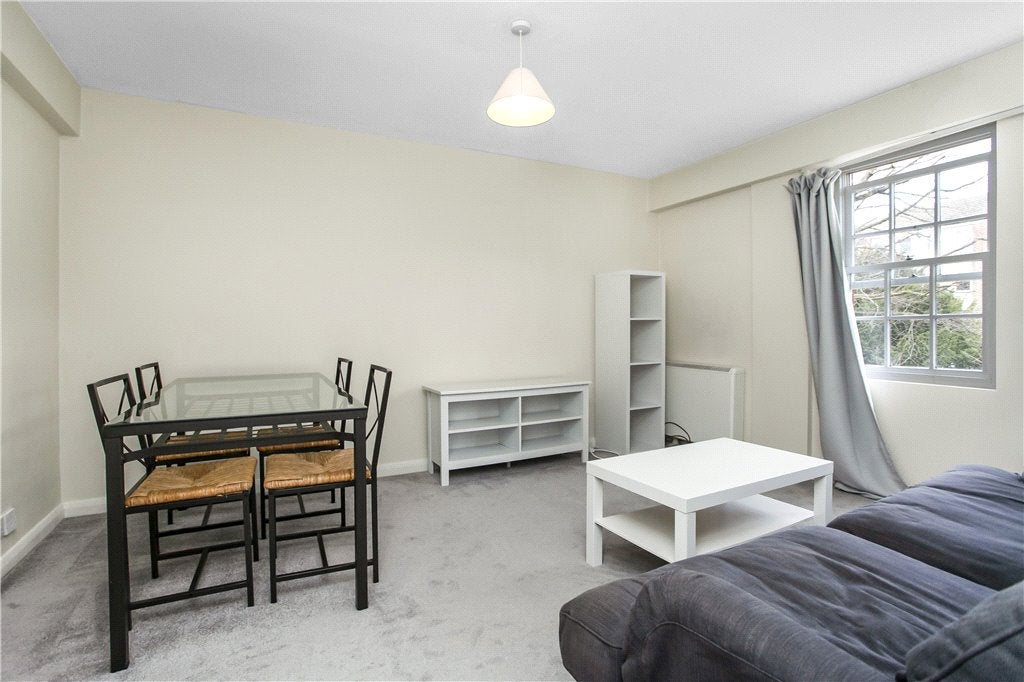 Flat Cambalt Road in Greater London