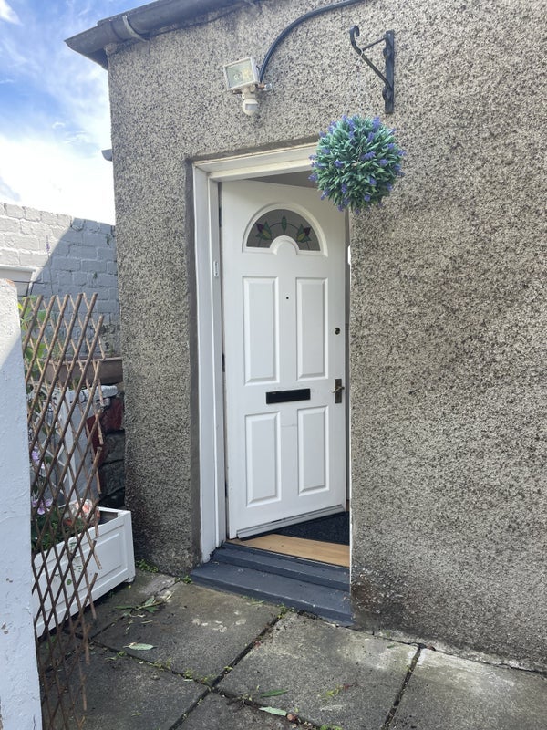 Flat Drum Street in City of Edinburgh