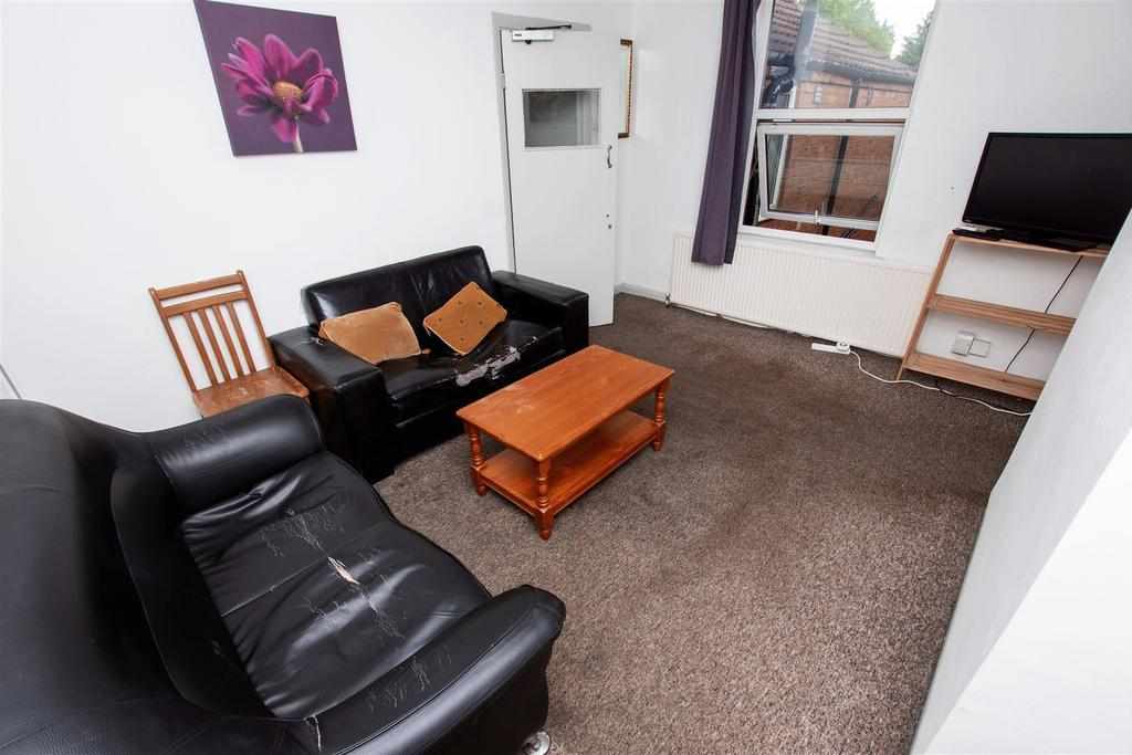 Flat Raddlebarn Road in Birmingham
