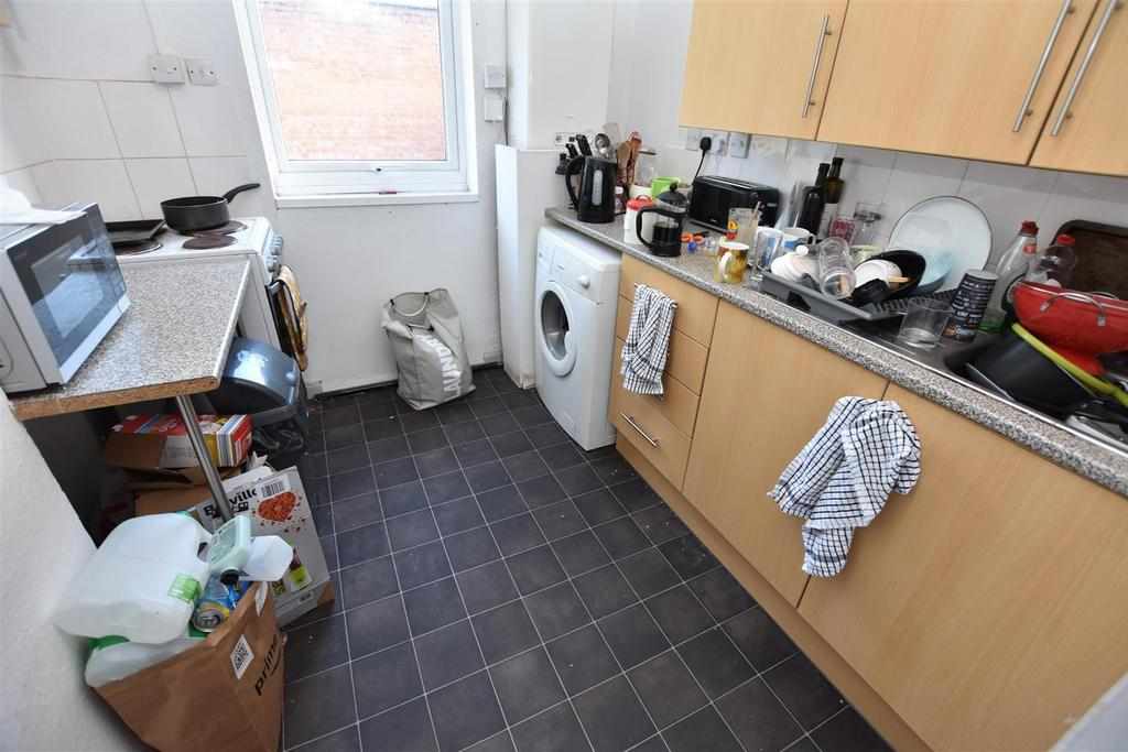 Flat Raddlebarn Road in Birmingham