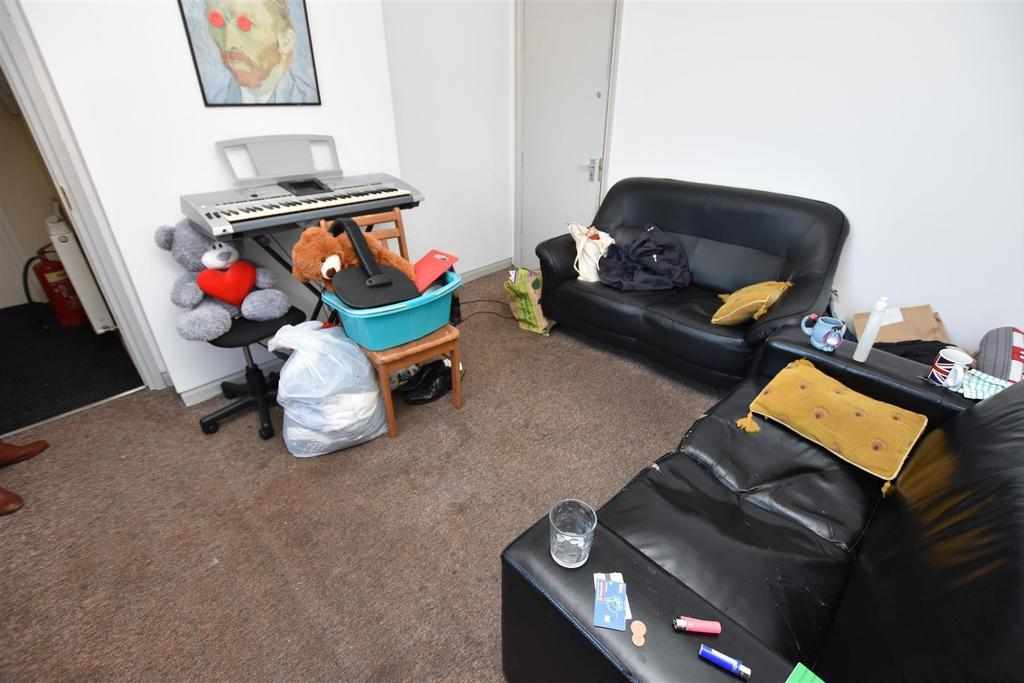 Flat Raddlebarn Road in Birmingham