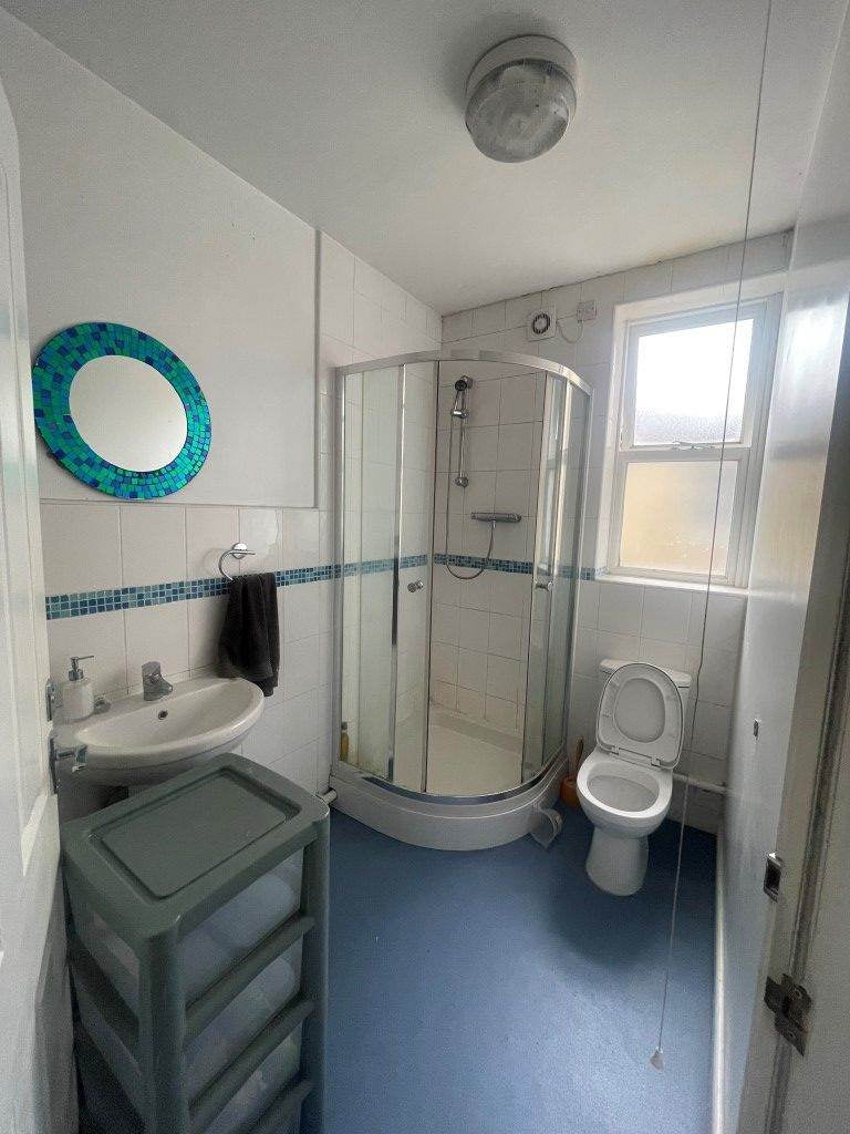 Room Back Ashgrove in Bradford
