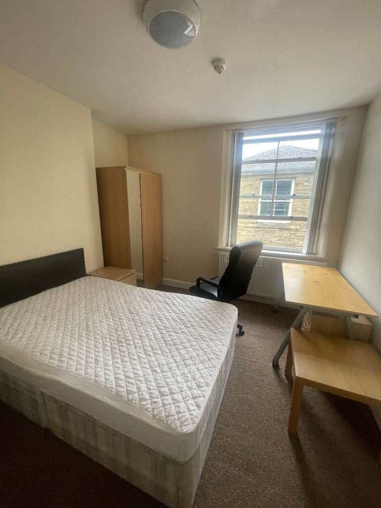 Room Back Ashgrove in Bradford
