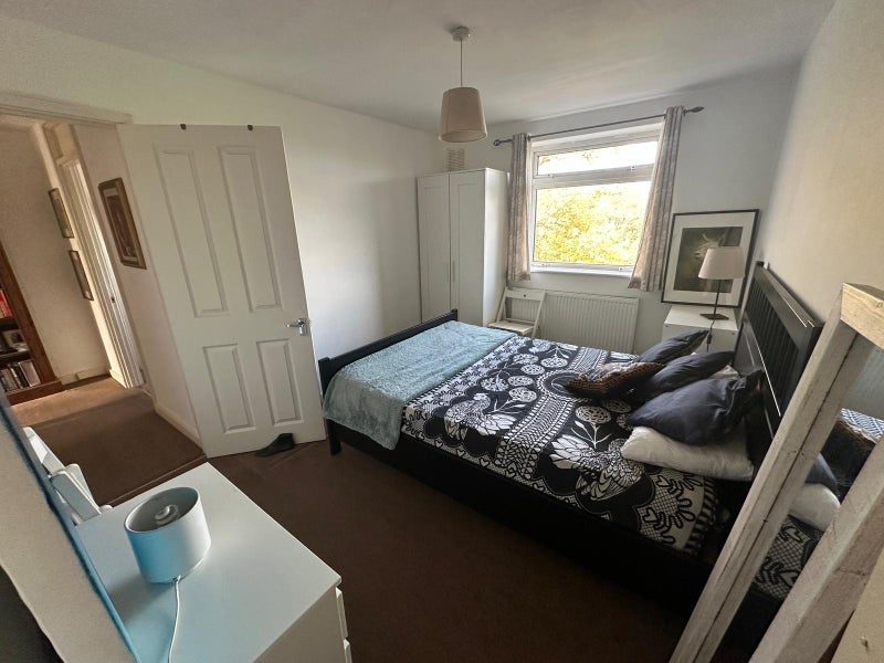 Room Christchurch Road in Greater London