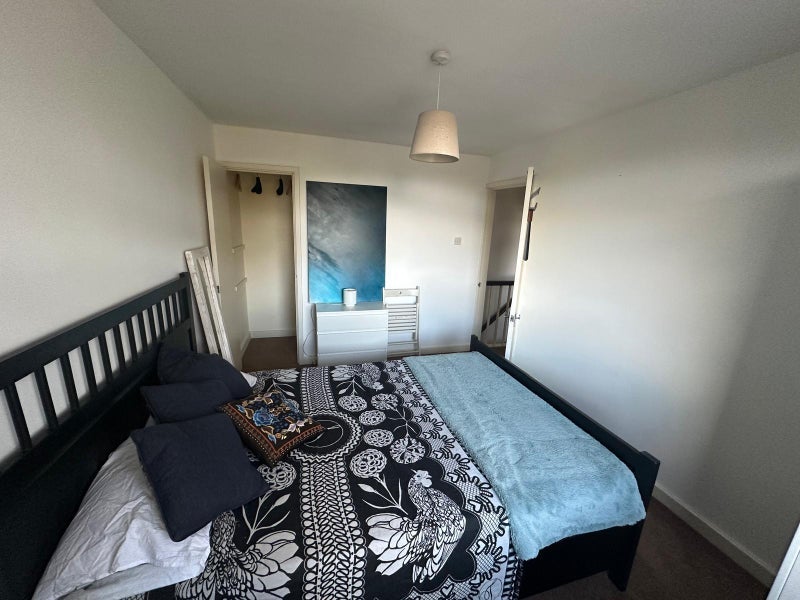 Room Christchurch Road in Greater London