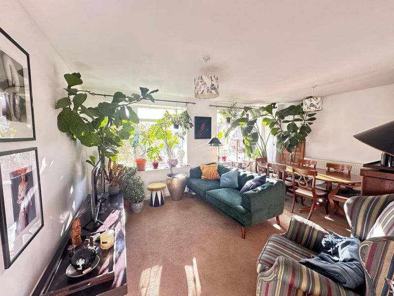 Room Christchurch Road in Greater London