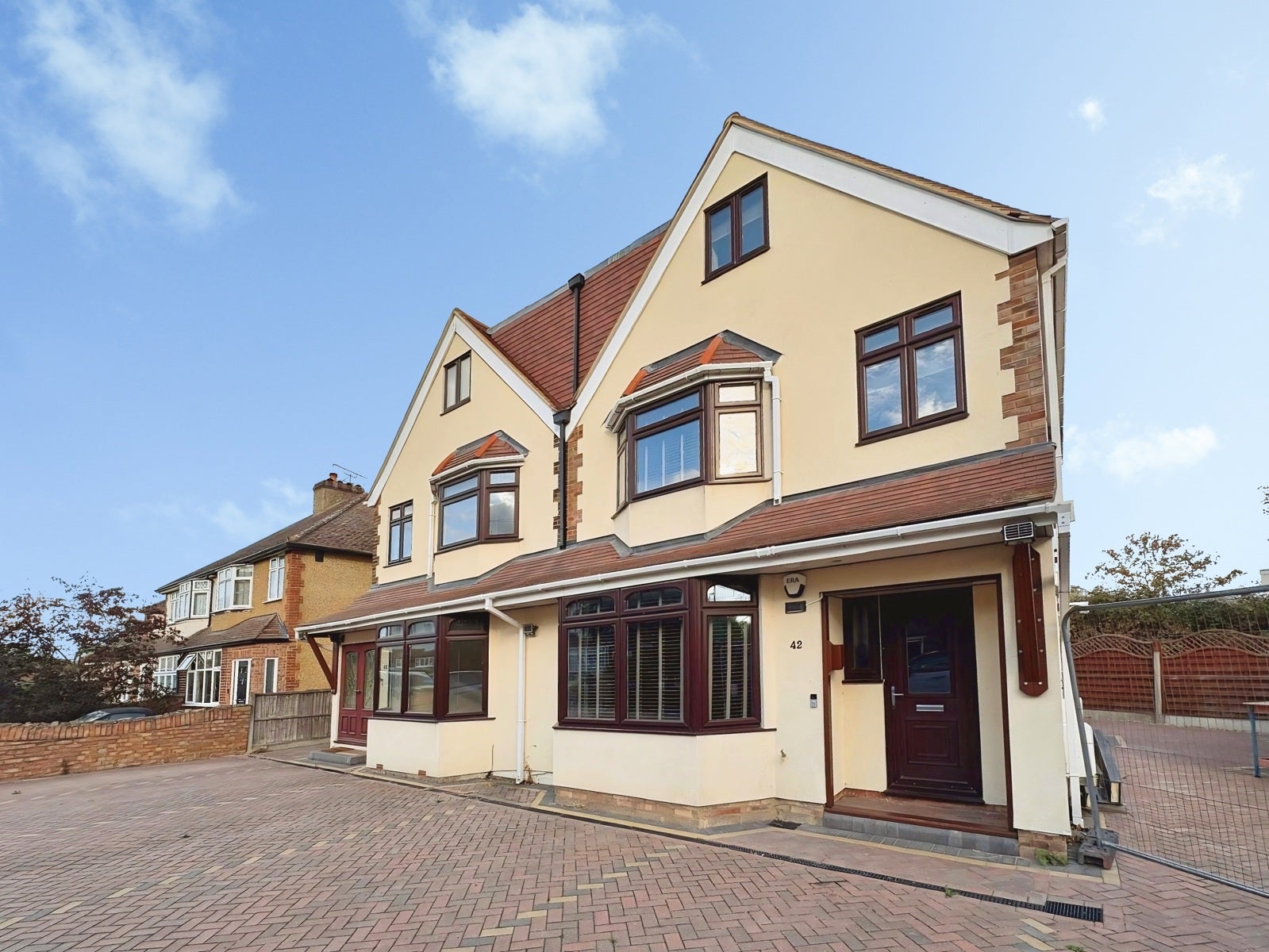 House Shortwood Avenue in Borough of Spelthorne