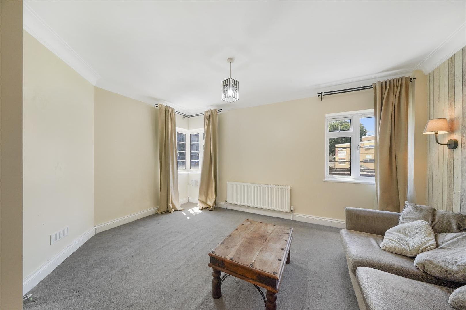Flat Empire Way in Greater London