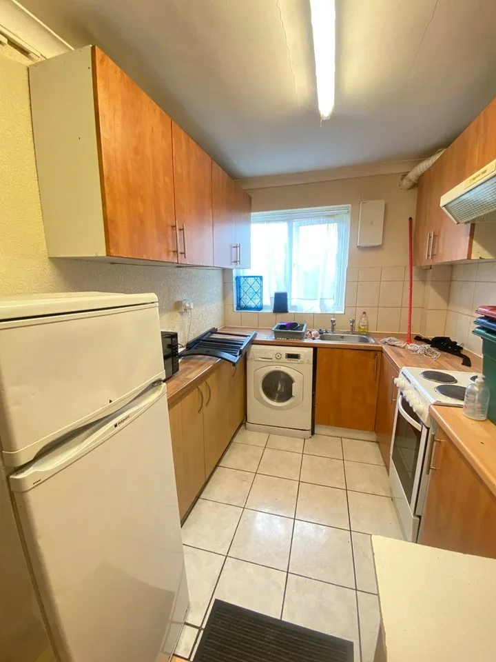 Flat Roman Close in Greater London