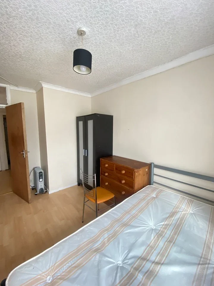 Flat Roman Close in Greater London