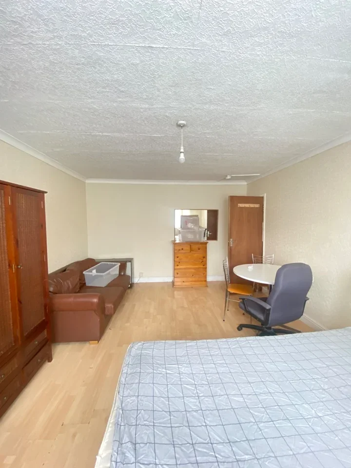 Flat Roman Close in Greater London
