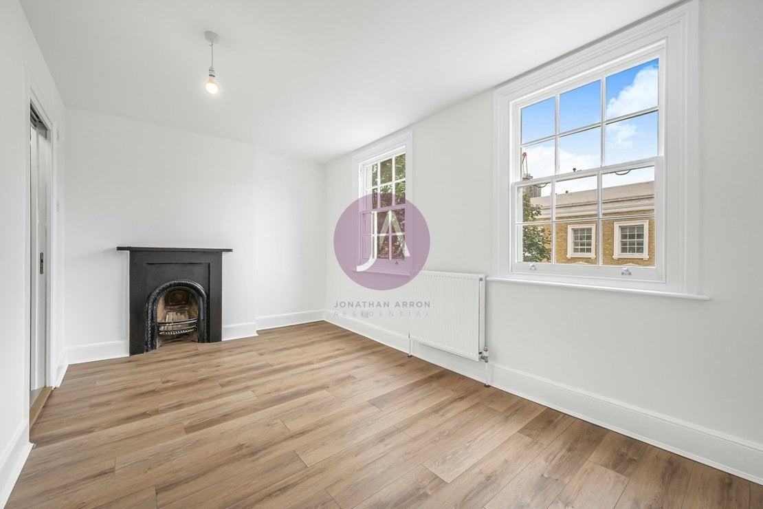 Flat Caledonian Road in Greater London