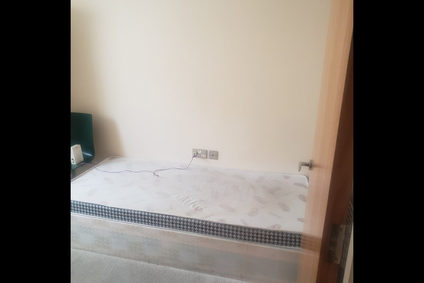 Room Newport Avenue in Greater London