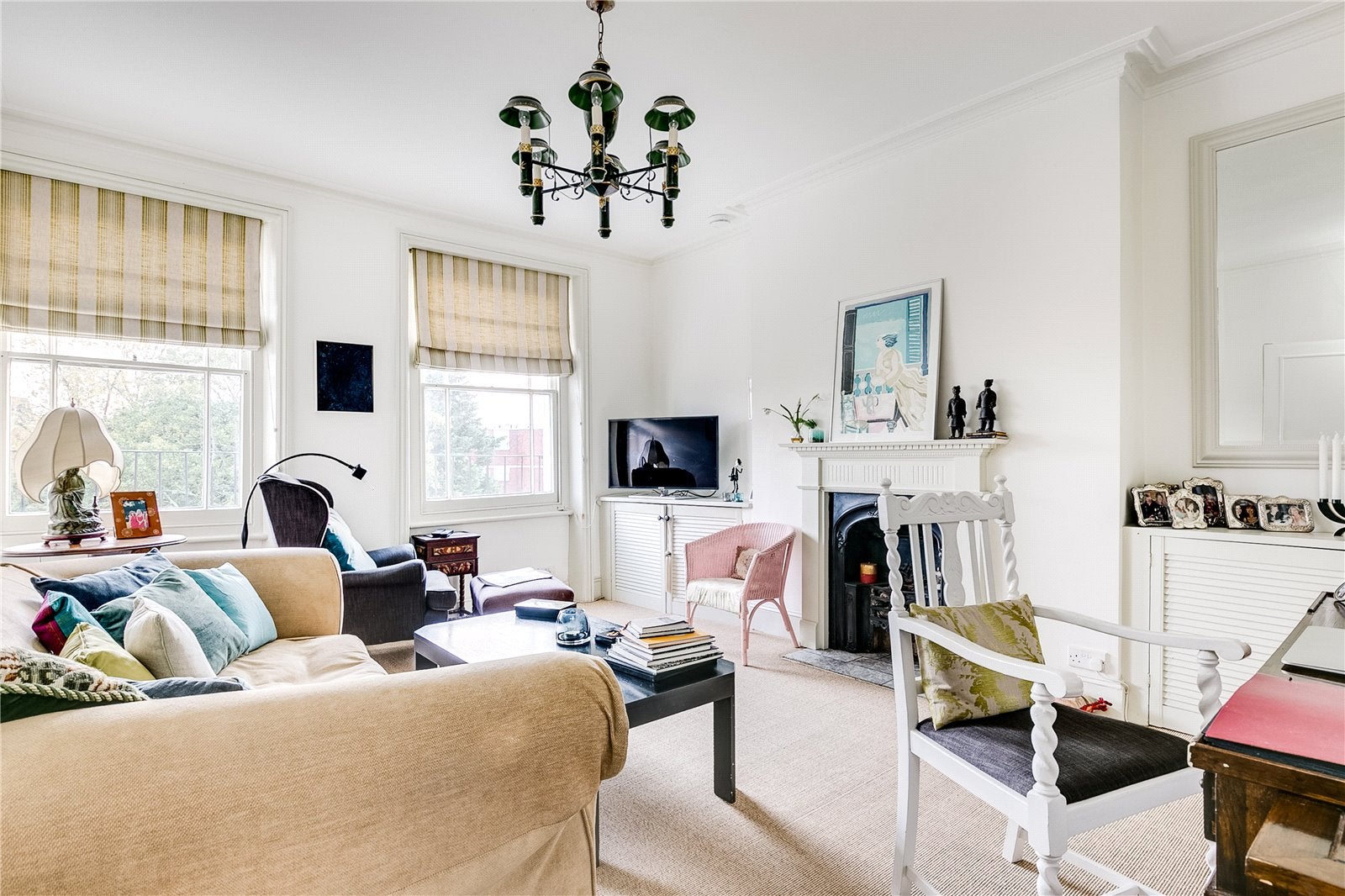 Flat Nightingale Lane in Greater London