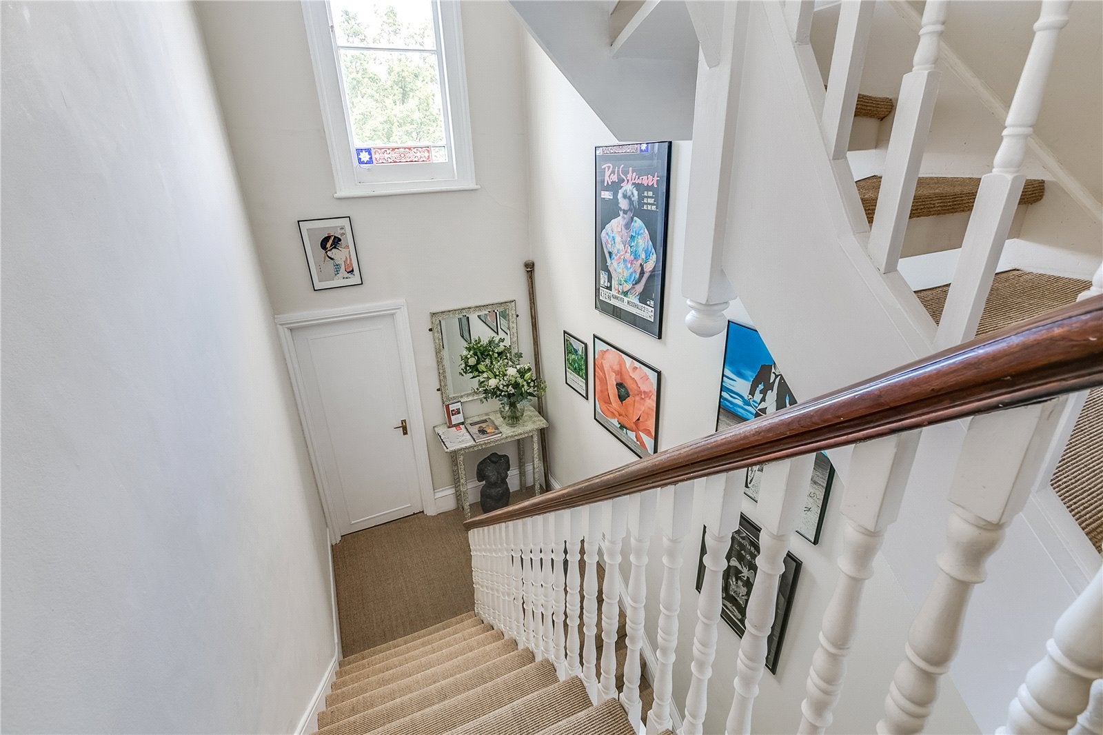 Flat Nightingale Lane in Greater London