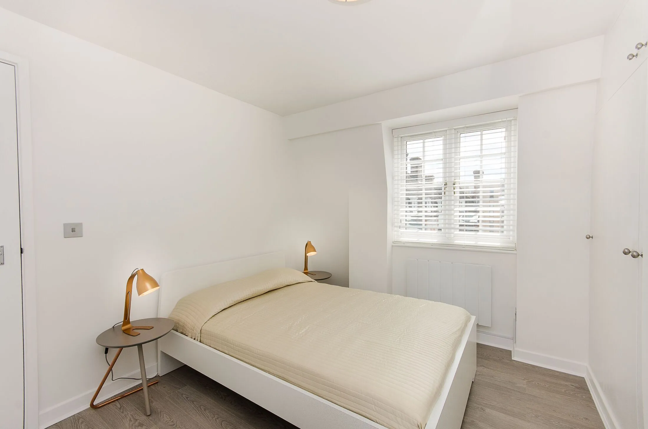 Flat Gatliff Road in City of Westminster