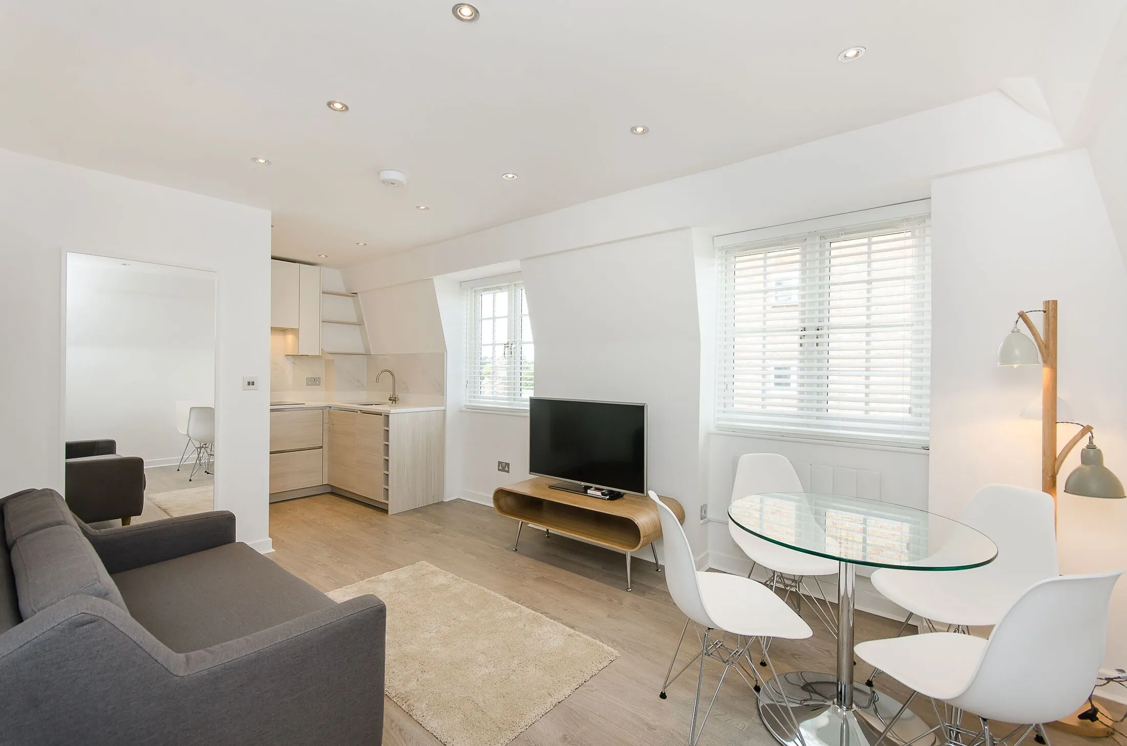 Flat Gatliff Road in City of Westminster