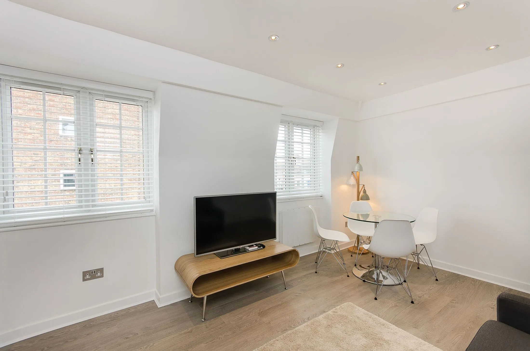 Flat Gatliff Road in City of Westminster