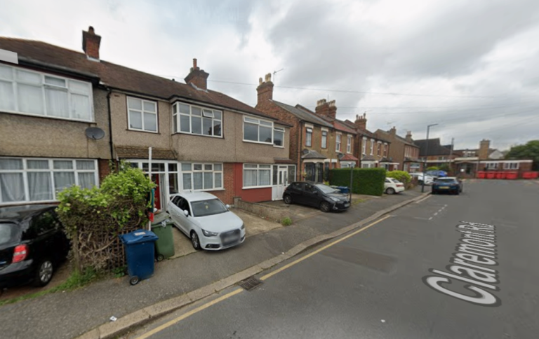 Flat Claremont Road in Greater London