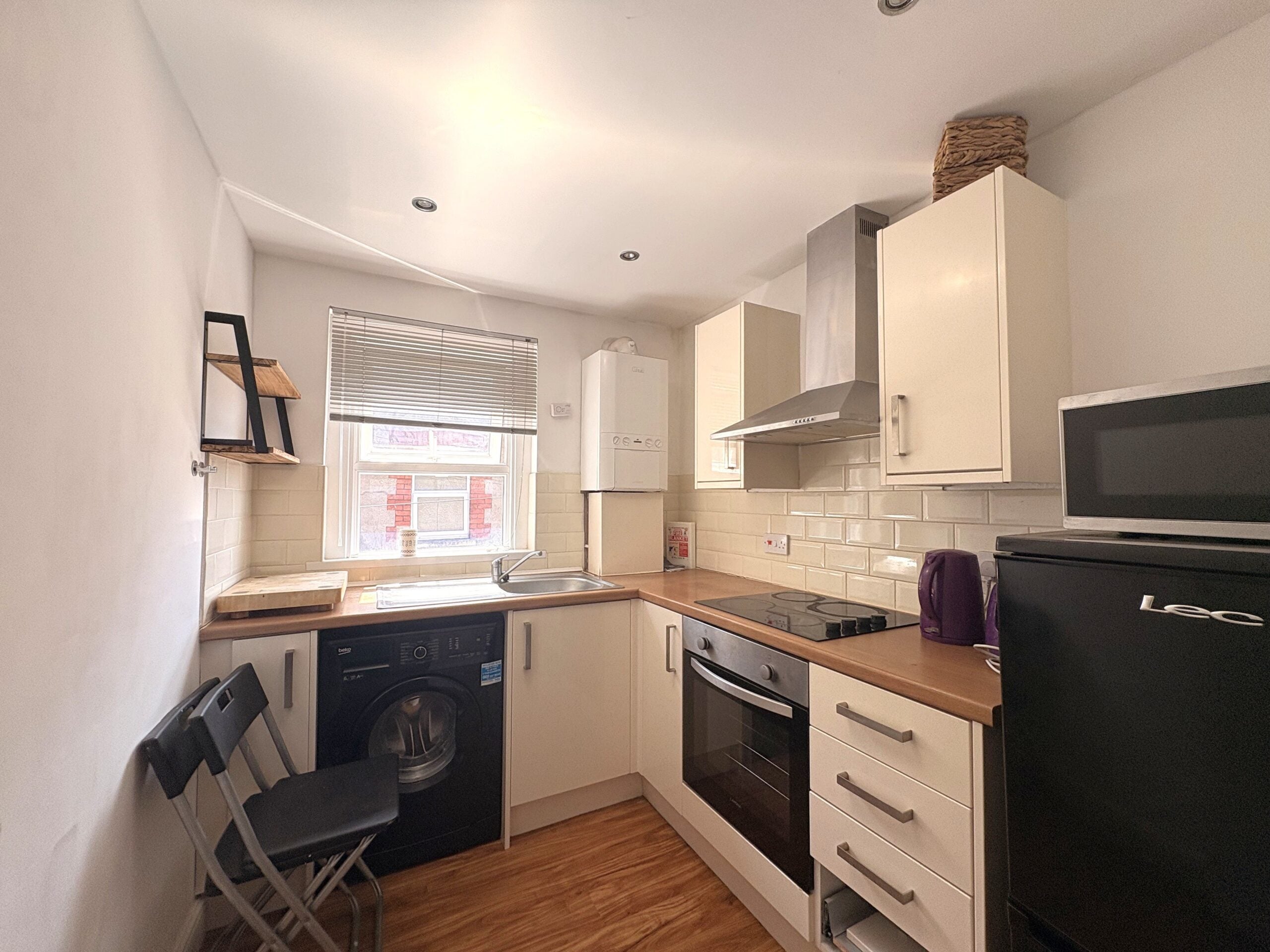 Flat Connaught Road in Cardiff
