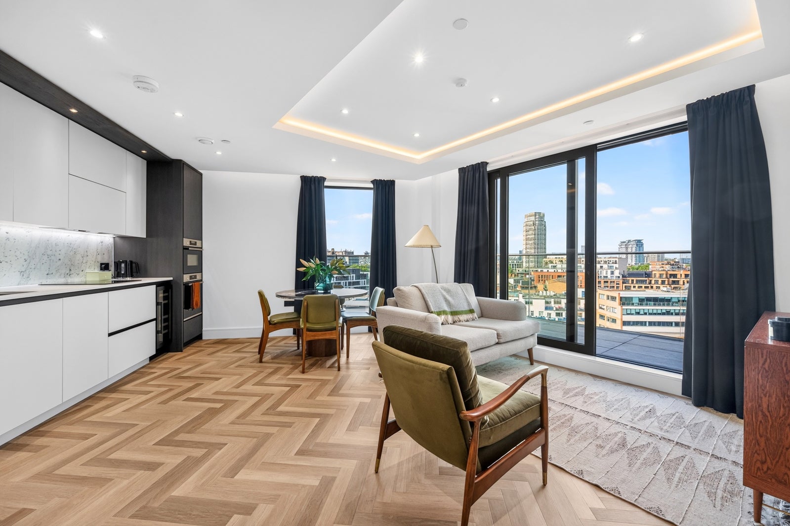 Flat Sawyer Street in Greater London