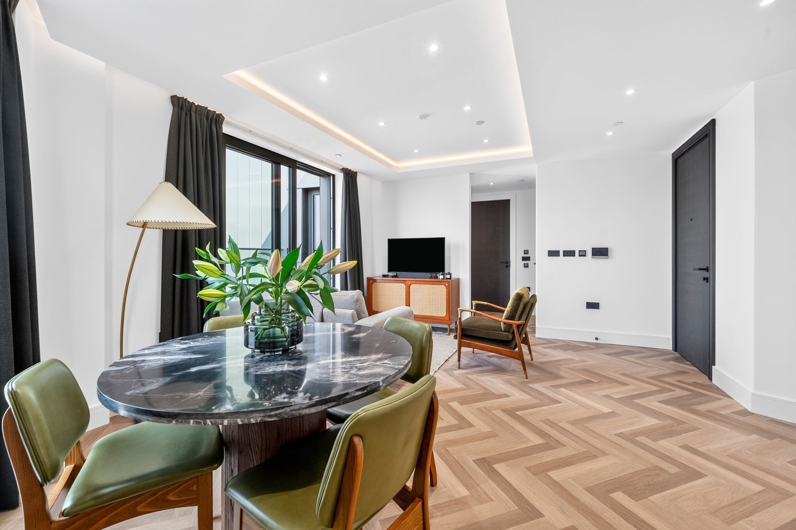 Flat Sawyer Street in Greater London