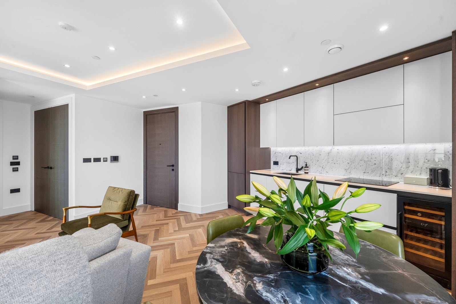 Flat Sawyer Street in Greater London