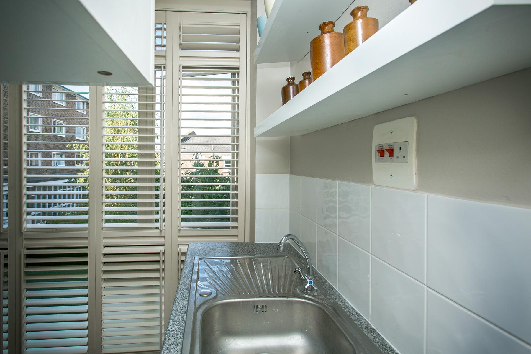 Flat Dryden Court in Greater London