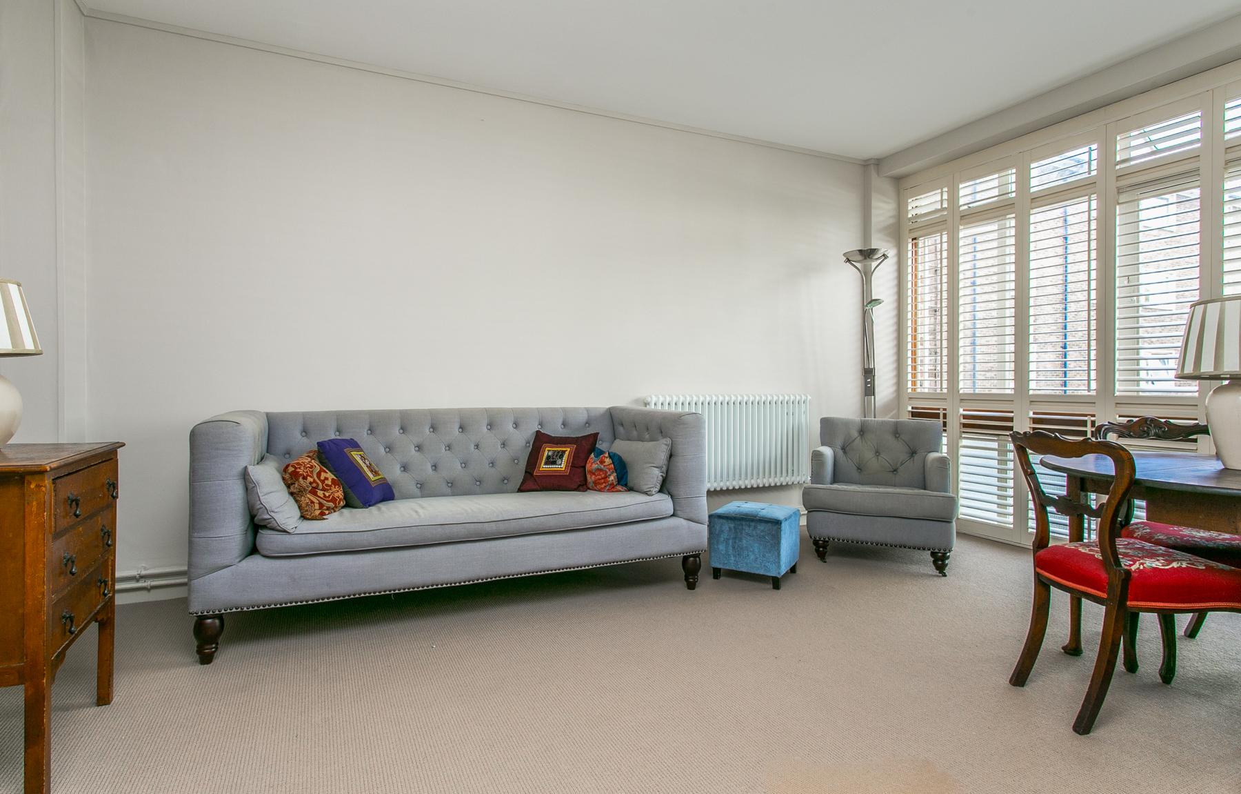 Flat Dryden Court in Greater London