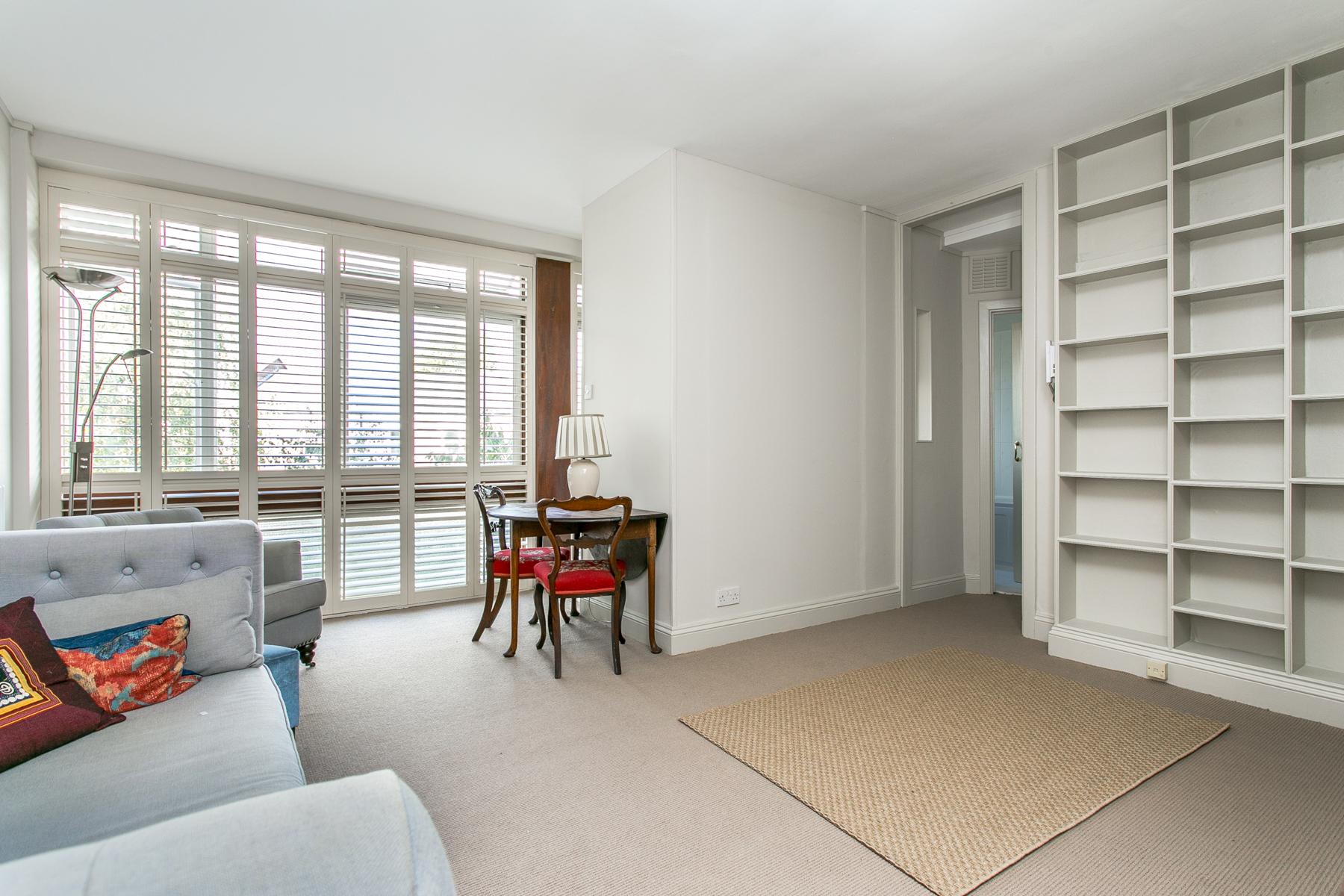 Flat Dryden Court in Greater London