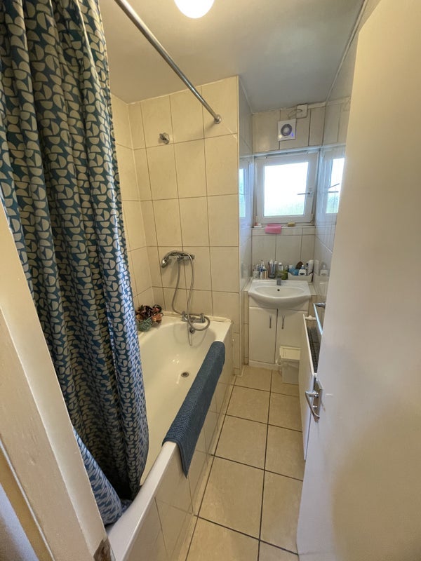 Room Winterfold Close in Greater London
