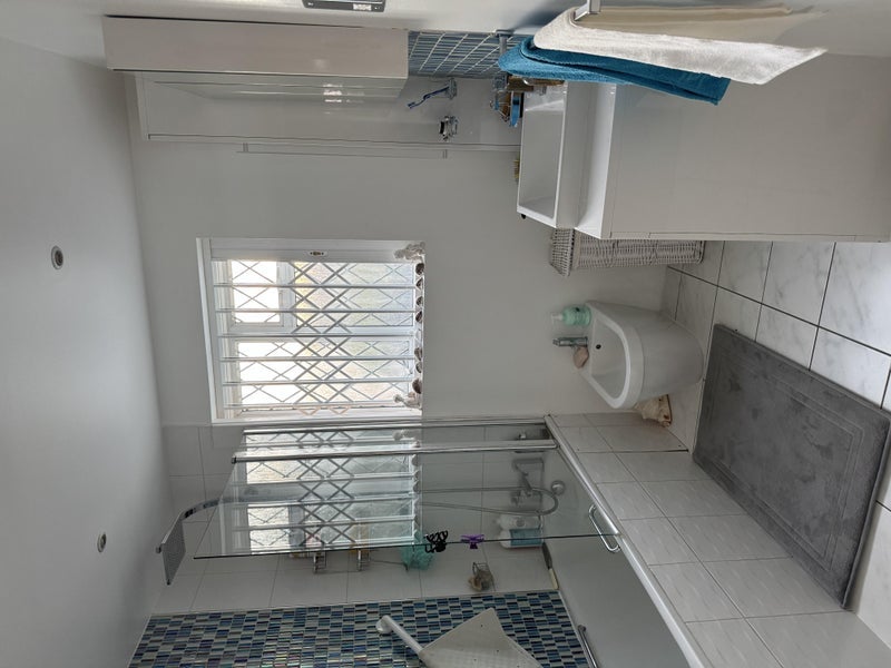 Room Lovegrove Way in Greater London