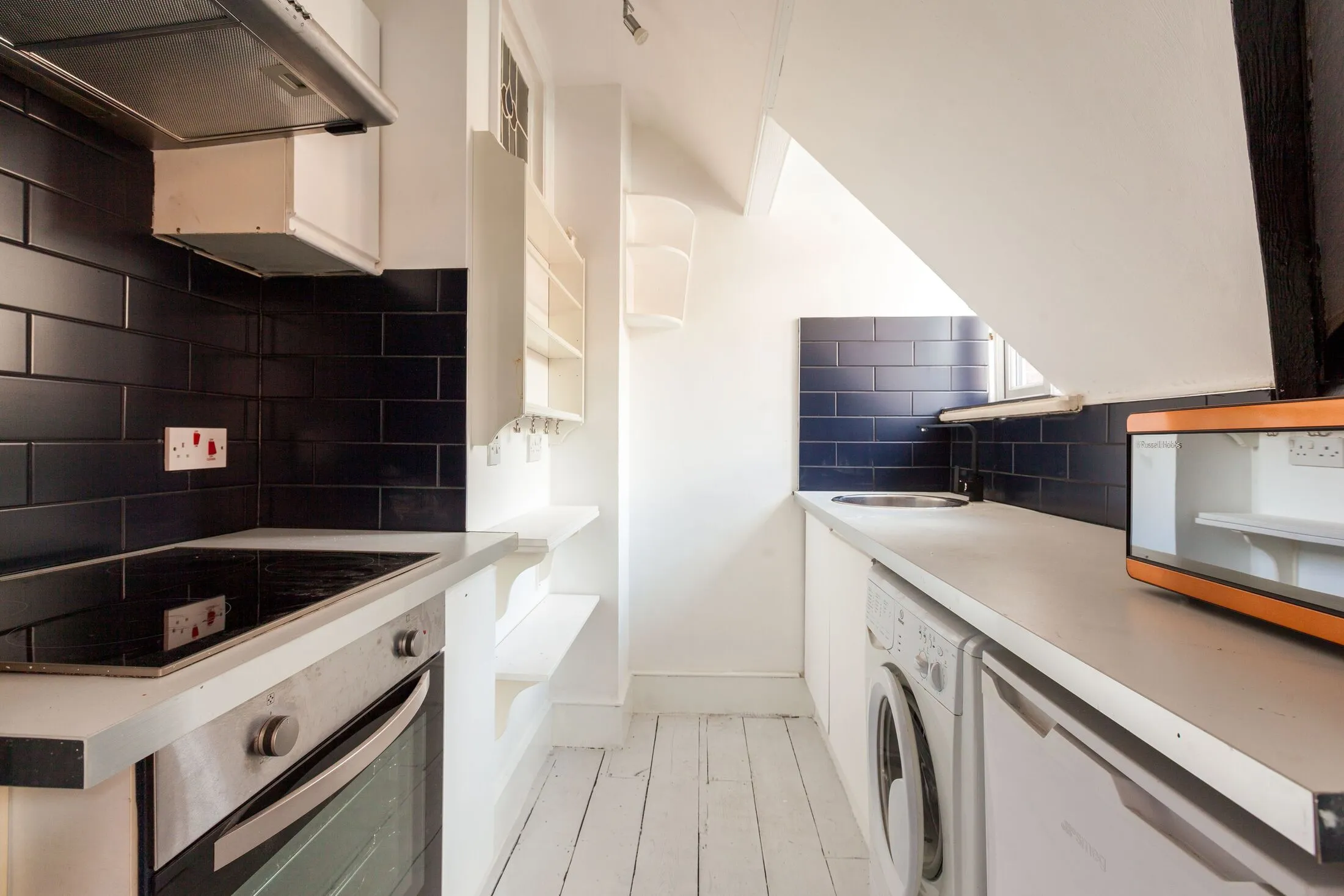 Flat Pinfold Road in Greater London