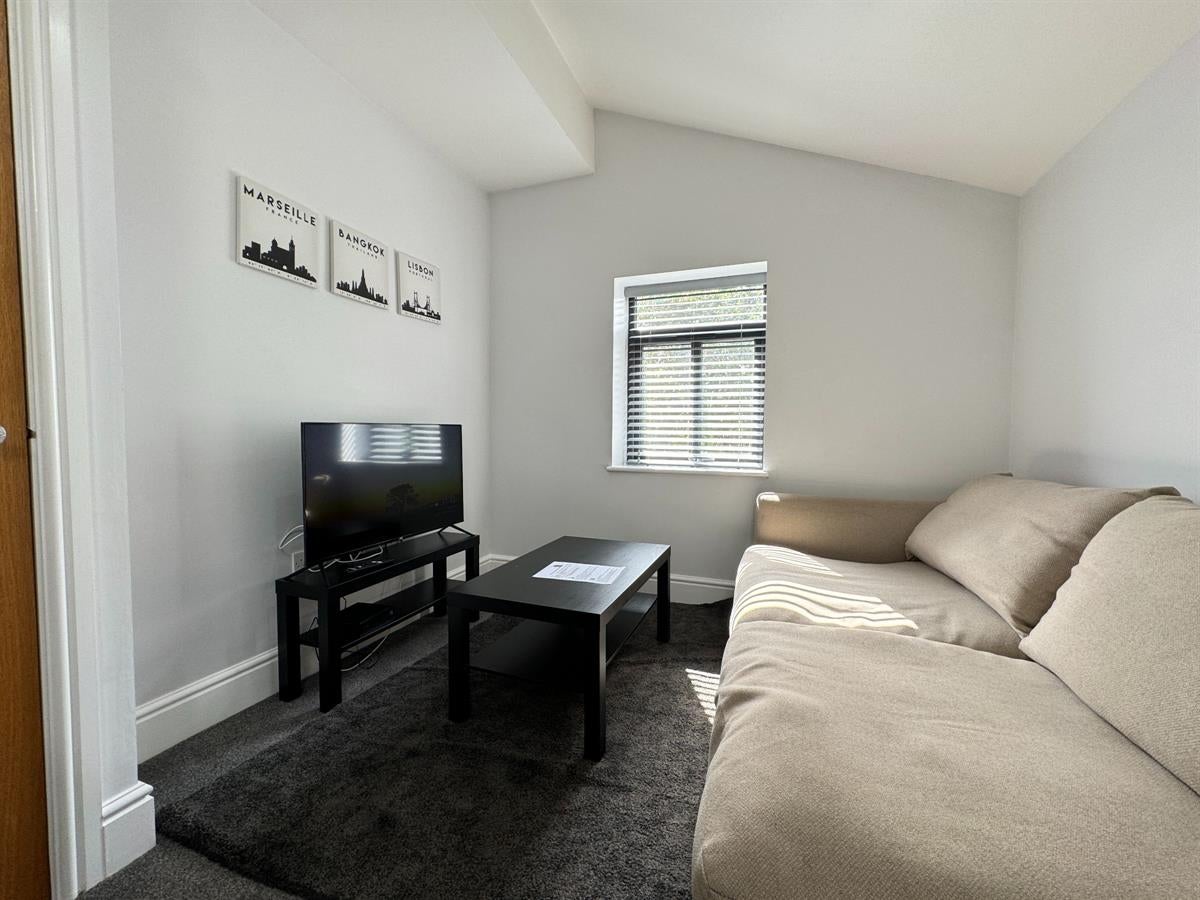 Flat Millicent Road in Nottingham