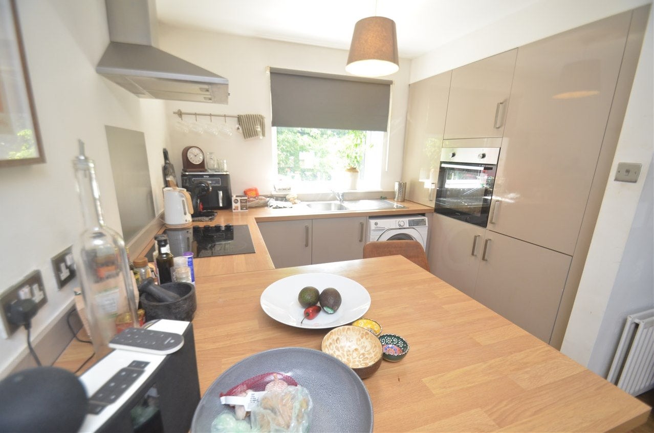 Flat Bourne Way in Greater London