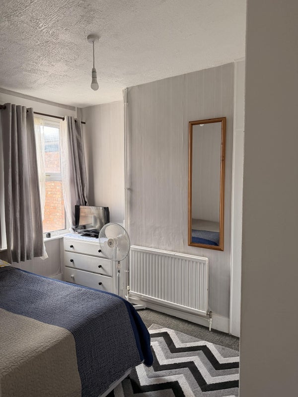 Room Turner Road in Greater London